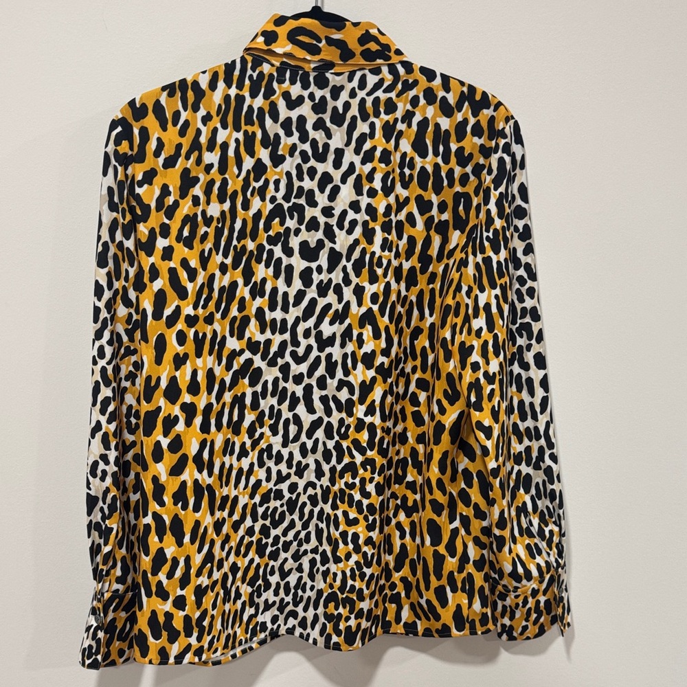 St. John Leopard Print Medium Shirt - Picture 9 of 10
